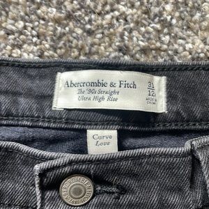 Abercrombie Curve Love 90’s straight jeans